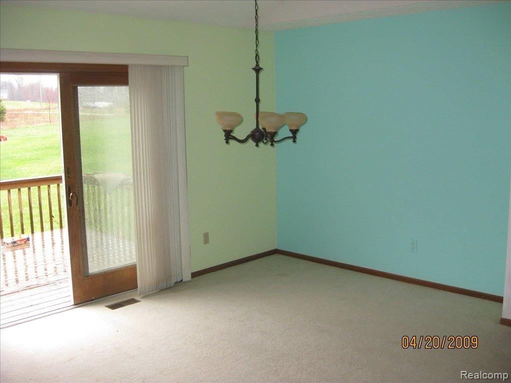4456 Pinckney Road Howell, MI 48843 - Photo 5 of 8 dining area