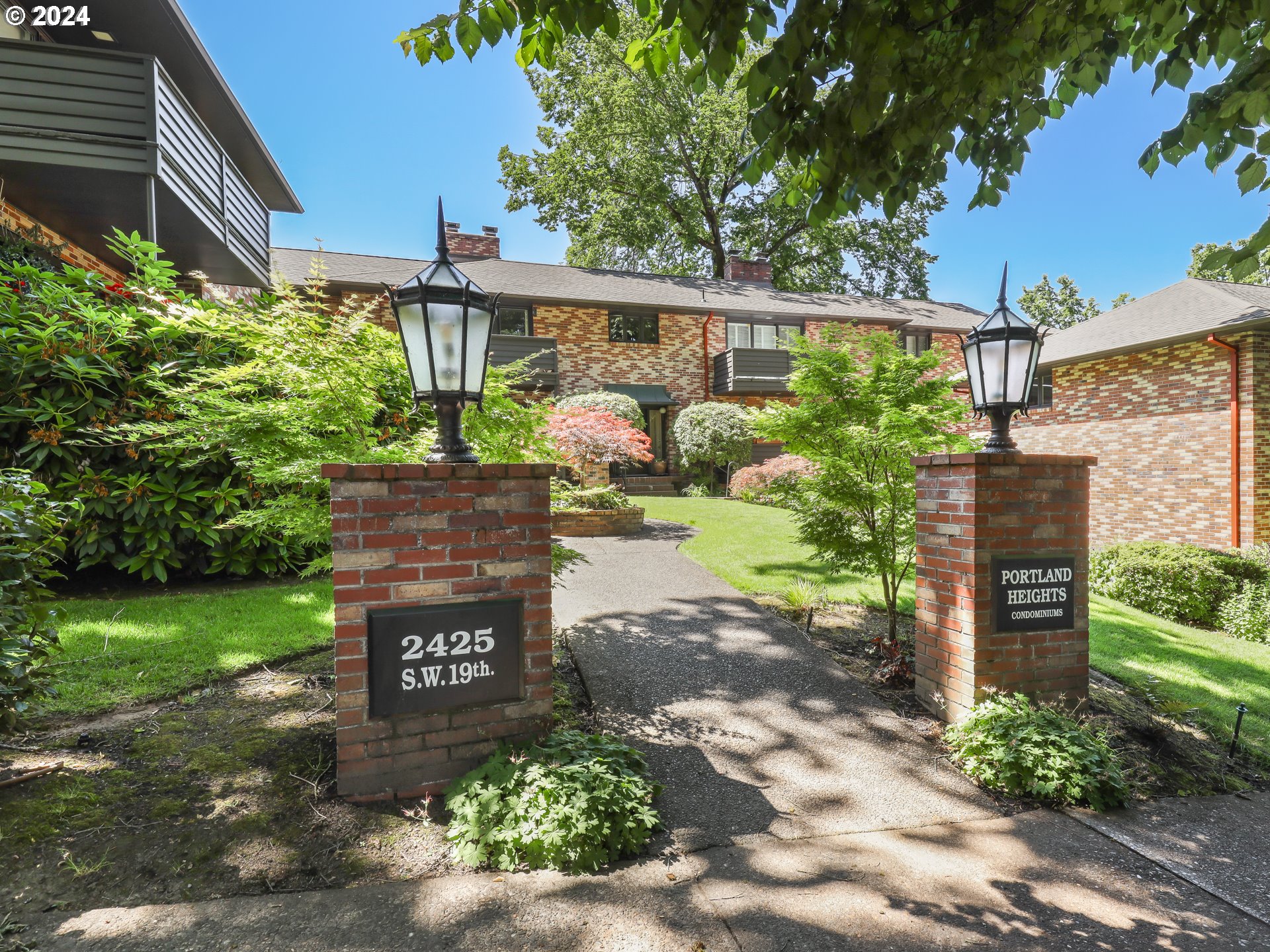 2425 Southwest 19th Avenue, Unit 5 Portland, OR 97201 - Photo 1 of 34 Gallery Image 1