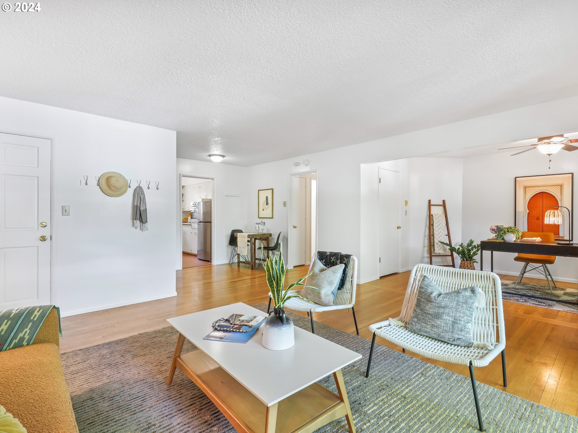 2425 Southwest 19th Avenue, Unit 5 Portland, OR 97201 - Photo 12 of 34 Living Room