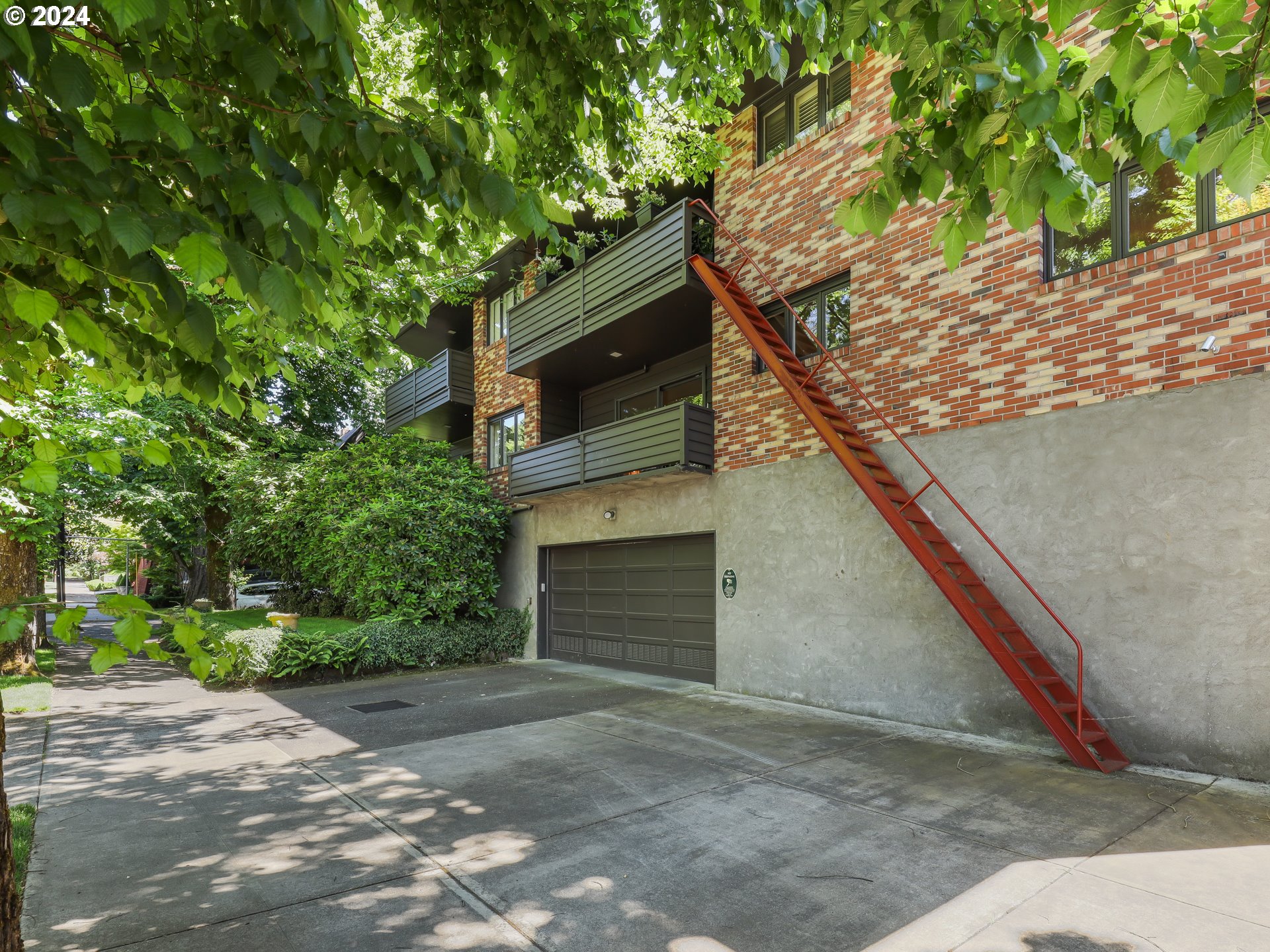 2425 Southwest 19th Avenue, Unit 5 Portland, OR 97201 - Photo 27 of 34 Exterior