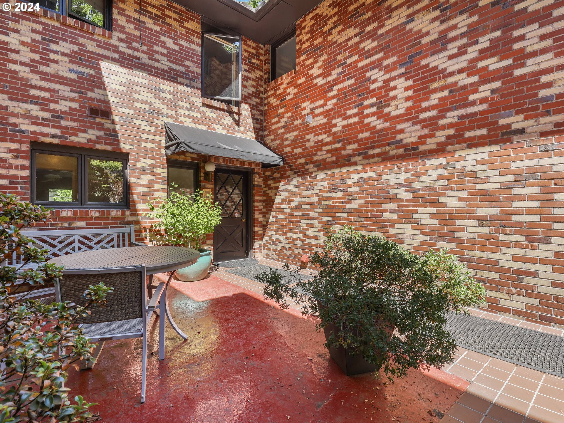 2425 Southwest 19th Avenue, Unit 5 Portland, OR 97201 - Photo 4 of 34 Courtyard