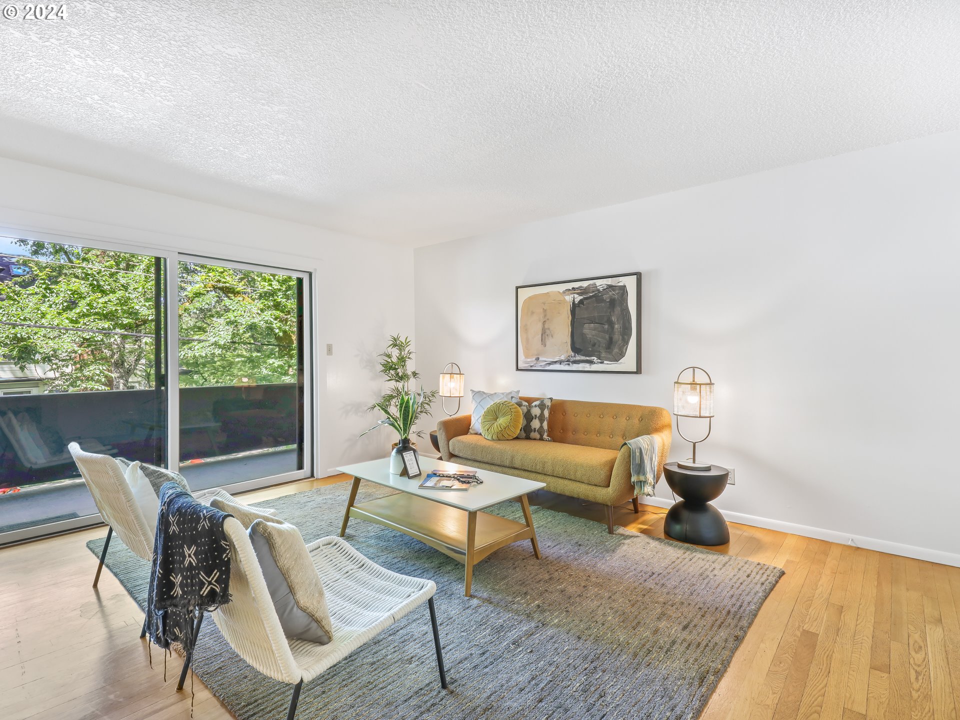 2425 Southwest 19th Avenue, Unit 5 Portland, OR 97201 - Photo 8 of 34 Living Room