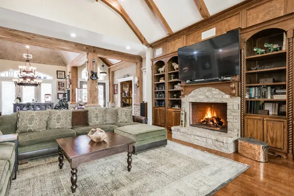 $1,060,000 | 427 Lassen Villa Court, Houston, TX 77336