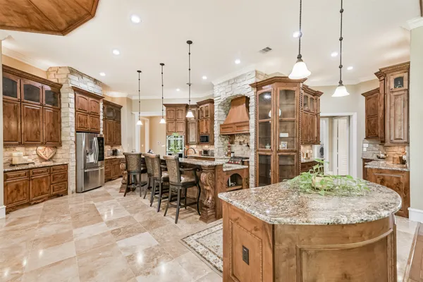 $1,060,000 | 427 Lassen Villa Court, Houston, TX 77336