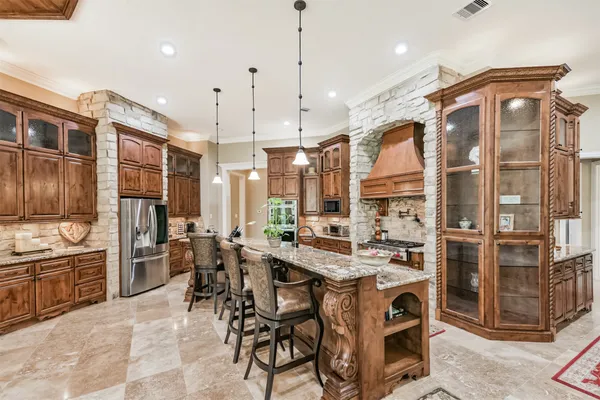 $1,060,000 | 427 Lassen Villa Court, Houston, TX 77336
