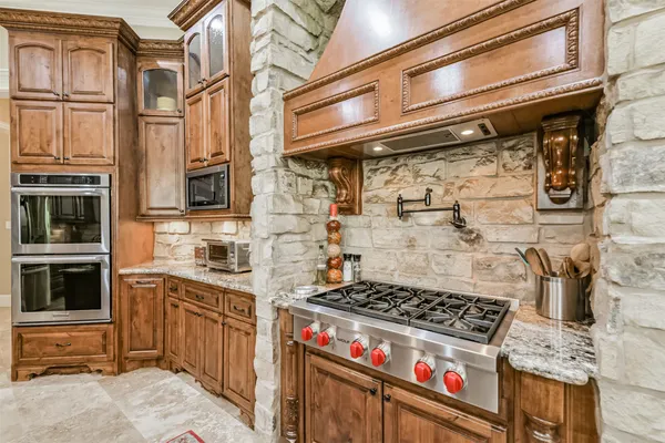 $1,060,000 | 427 Lassen Villa Court, Houston, TX 77336