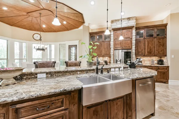 $1,060,000 | 427 Lassen Villa Court, Houston, TX 77336