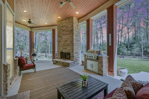 $1,060,000 | 427 Lassen Villa Court, Houston, TX 77336