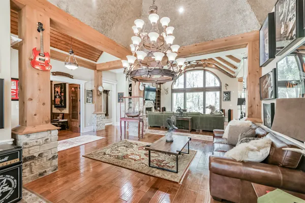 $1,060,000 | 427 Lassen Villa Court, Houston, TX 77336