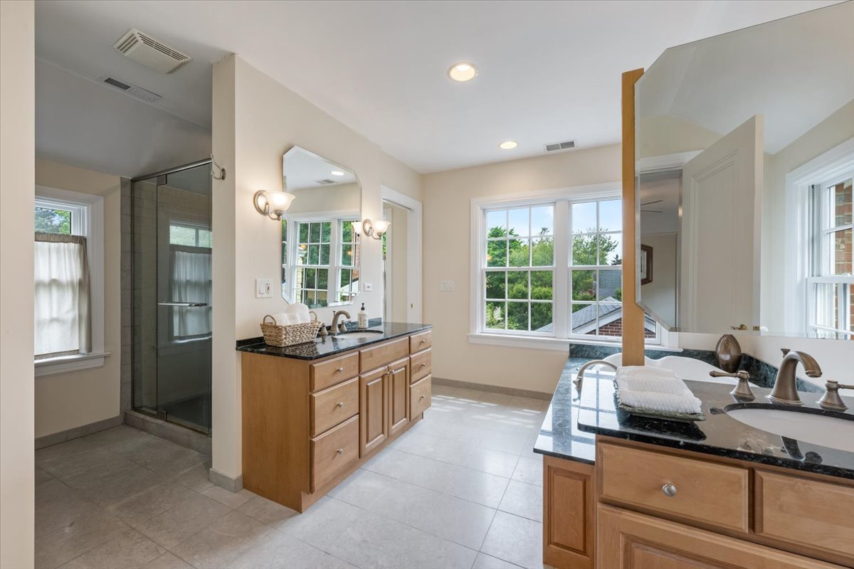 700 Kent Road Kenilworth, IL 60043 - Photo 13 of 26 Gallery Image 13