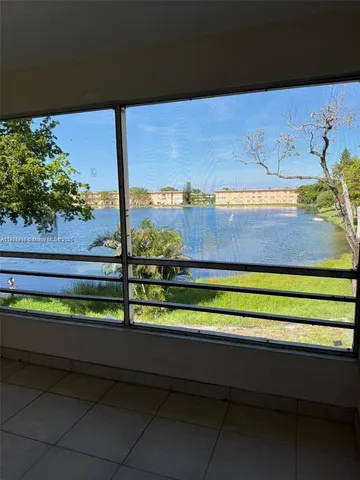 $1,350 | 18707 Northeast 2nd Avenue, Unit 918, Miami, FL 33179
