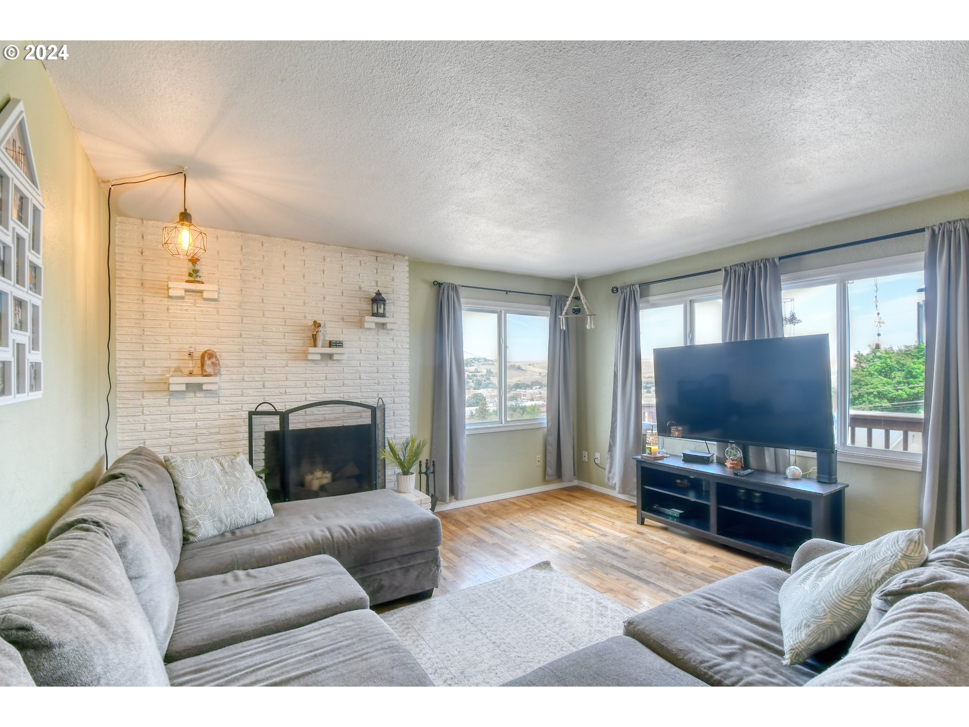 831 Southwest 7th Street Pendleton, OR 97801 - Photo 5 of 29 a living room with furniture and a flat screen tv