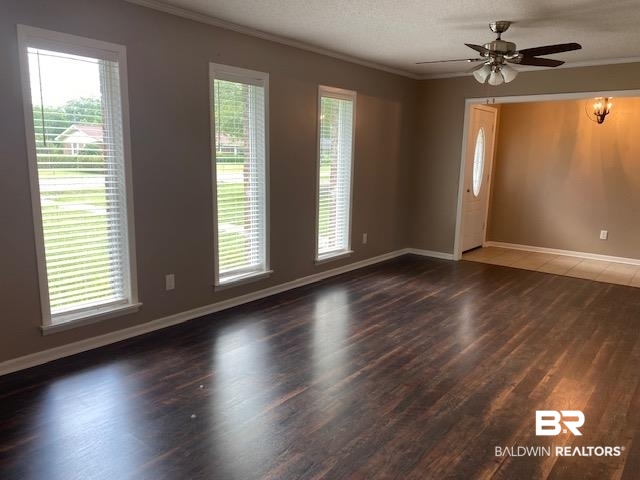 211 14th Avenue Atmore, AL 36502 - Photo 4 of 32 Front of Living Room