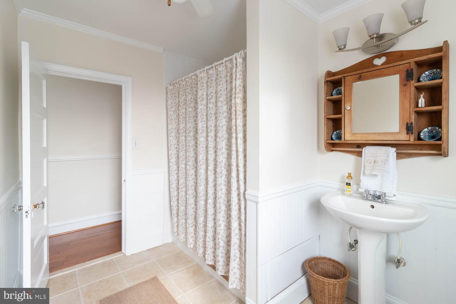 412 Oxford Road Havertown, PA 19083 - Photo 25 of 30 a bathroom with a sink a toilet and mirror