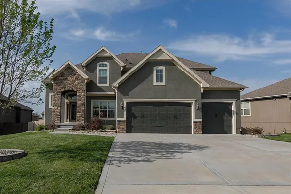 $590,000 | 1521 Southwest Cross Creek Drive, Lee's Summit, MO 64082