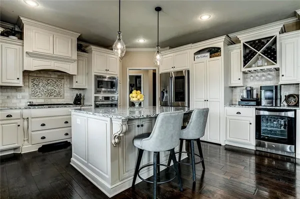 $590,000 | 1521 Southwest Cross Creek Drive, Lee's Summit, MO 64082