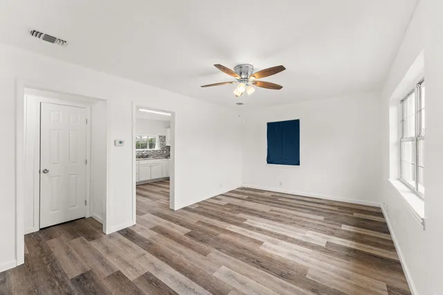 a view of a livingroom with a workspace
