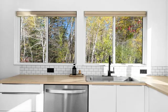 $325,000 | 4074 West Tischer Road, Duluth, MN 55803