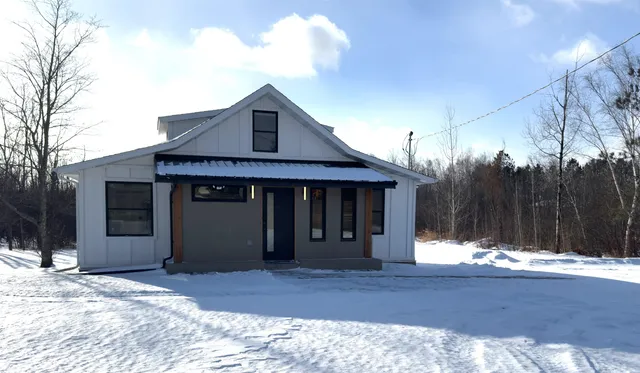 $325,000 | 4074 West Tischer Road, Duluth, MN 55803