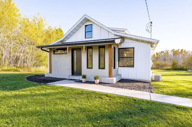 $325,000 | 4074 West Tischer Road, Duluth, MN 55803