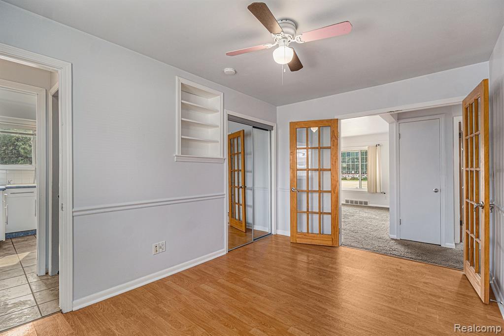 26842 Ford Road Dearborn Heights, MI 48127 - Photo 15 of 36