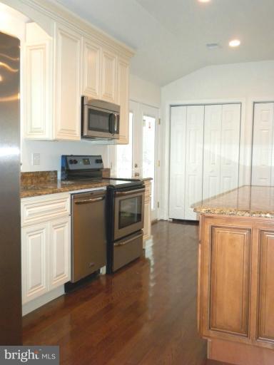 105 River Road Edgewater, MD 21037 - Photo 14 of 30 Kitchen