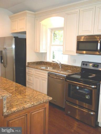 105 River Road Edgewater, MD 21037 - Photo 22 of 30 Kitchen