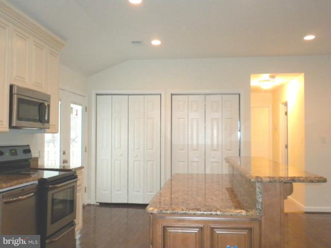 105 River Road Edgewater, MD 21037 - Photo 7 of 30 Kitchen