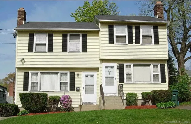 $2,300 | 21 Goodwin Street, Manchester, CT 06040