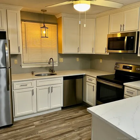 $2,250 | 21 Goodwin Street, Manchester, CT 06040