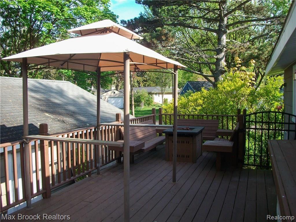 1602 Inverness Street Sylvan Lake, MI 48320 - Photo 21 of 34