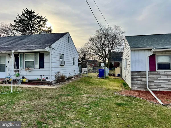 a front view of house with yard