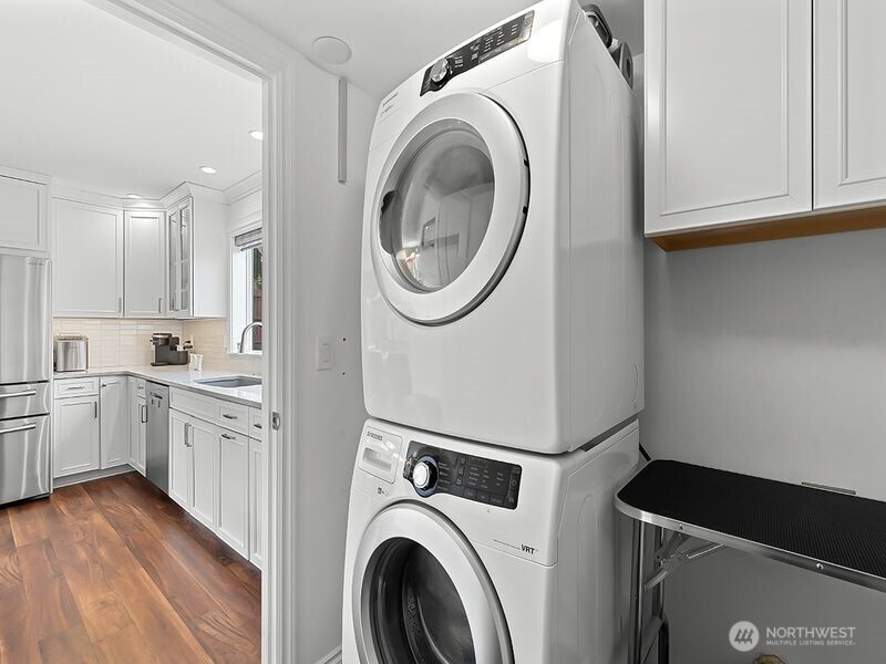 1504 Fuller Street Wenatchee, WA 98801 - Photo 34 of 38 a view of a kitchen with washer and dryer