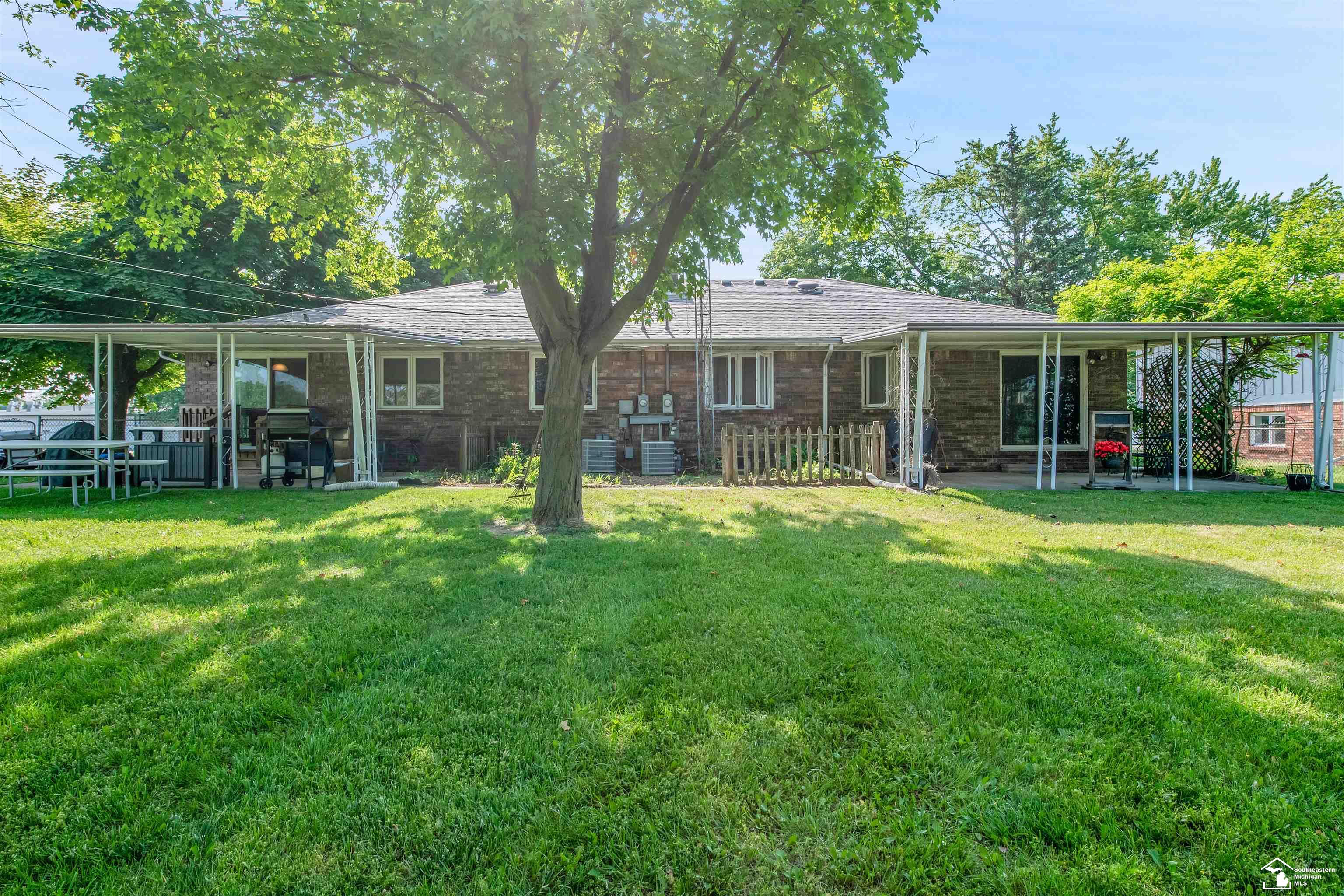 800 South Raisinville Road Monroe, MI 48161 - Photo 22 of 35 50111059-21.JPG