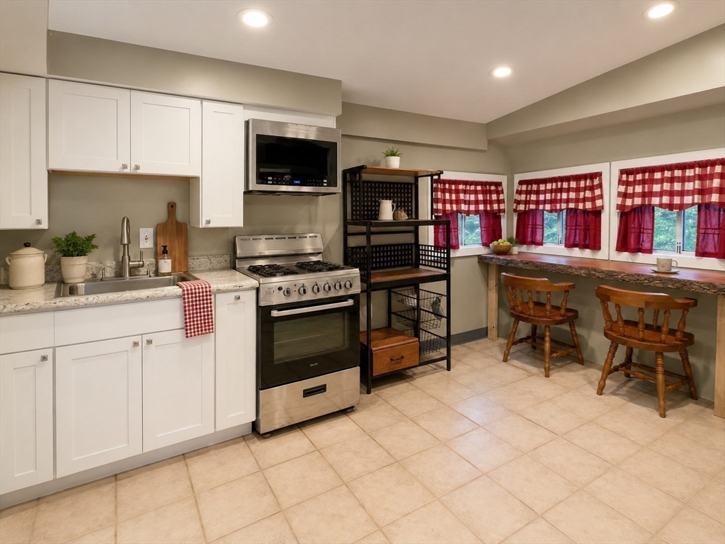33 Wareham Street, Unit 11 Carver, MA 02330 - Photo 5 of 15