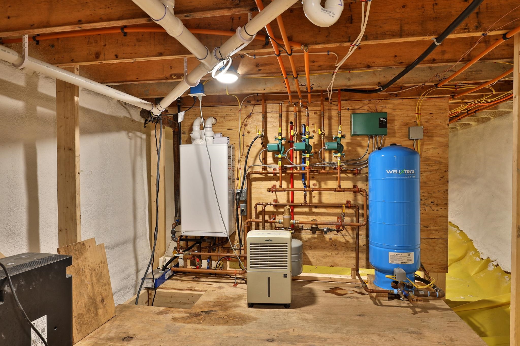 1114 Hawk Mountain Road Pittsfield, VT 05762 - Photo 32 of 40