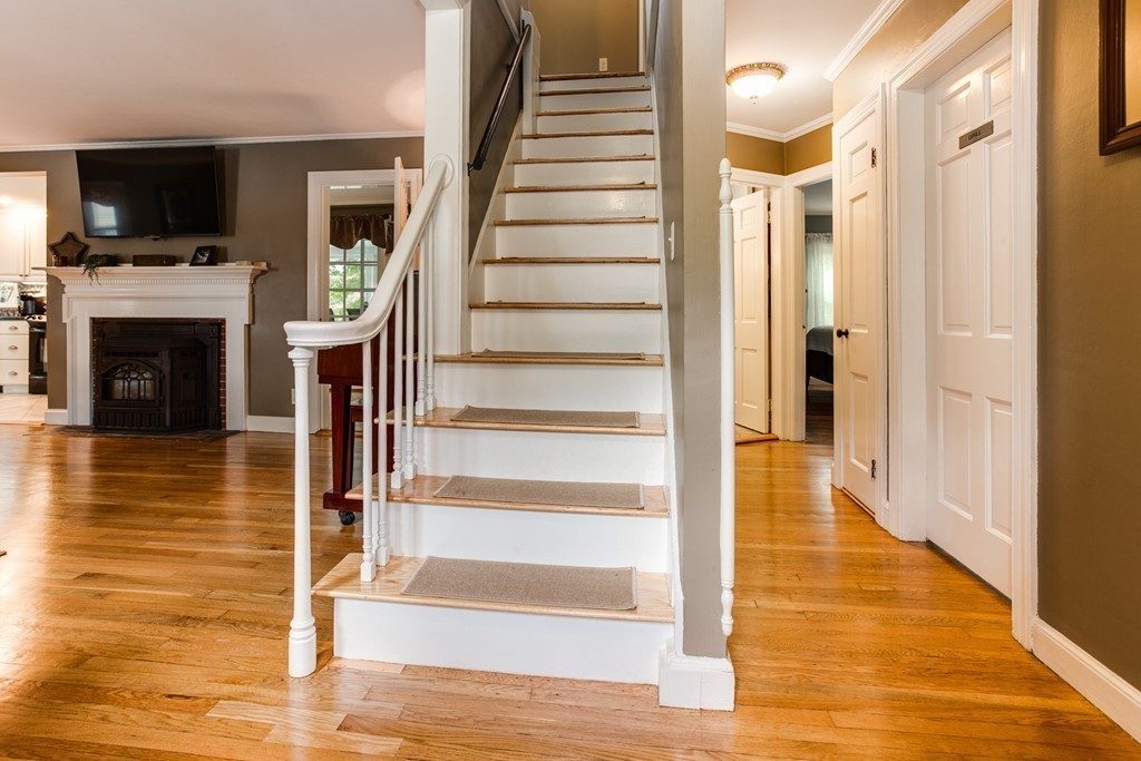 18 Bancroft Tower Road Worcester, MA 01609 - Photo 4 of 30 Gallery Image 4