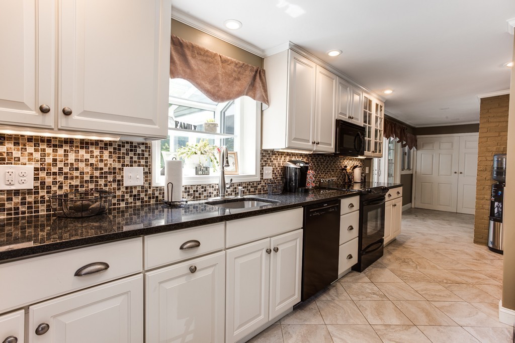 18 Bancroft Tower Road Worcester, MA 01609 - Photo 9 of 30 Gallery Image 9