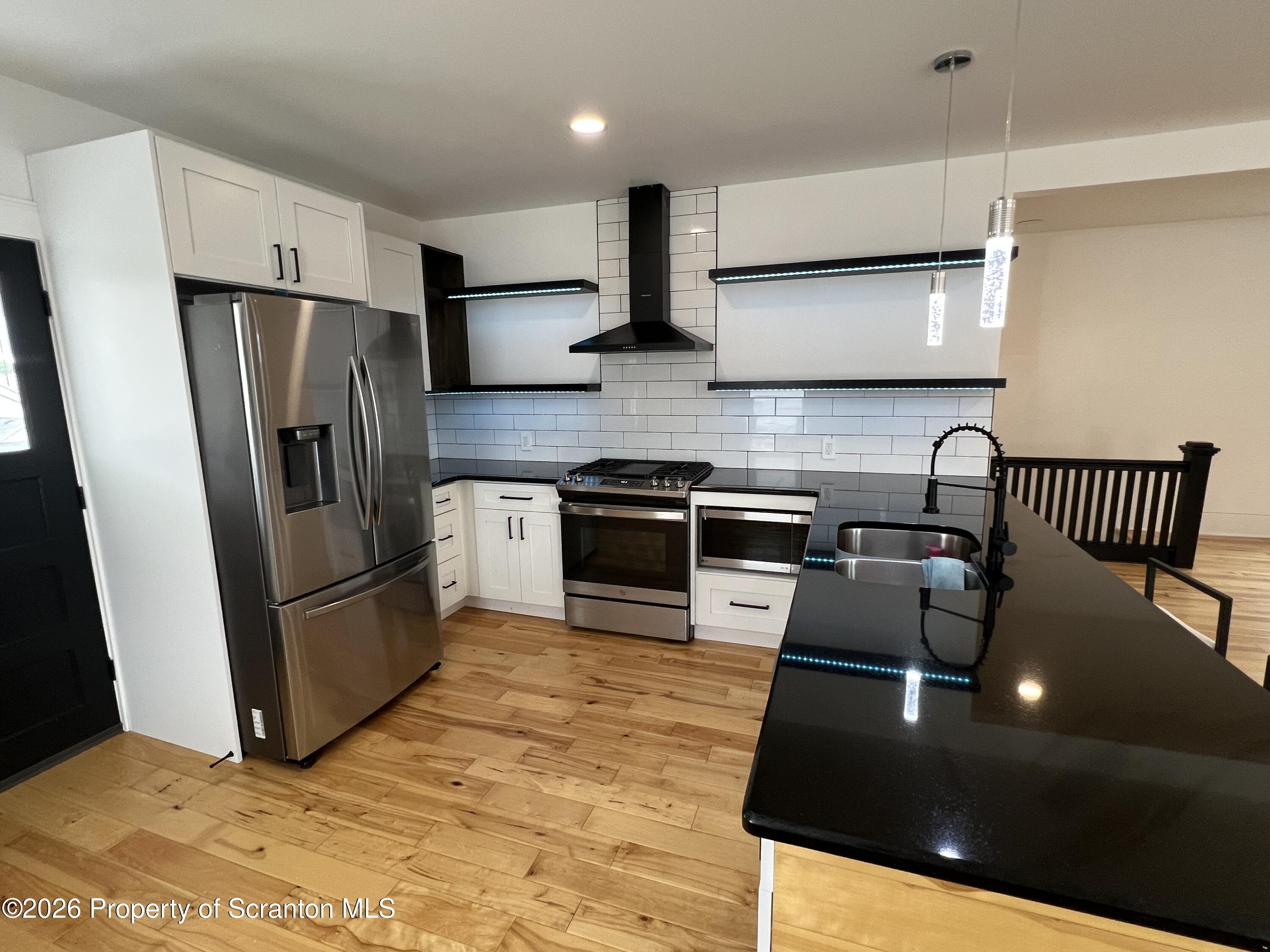200 Oak Street, Unit 2 Old Forge, PA 18518 - Photo 2 of 13 IMG_0994