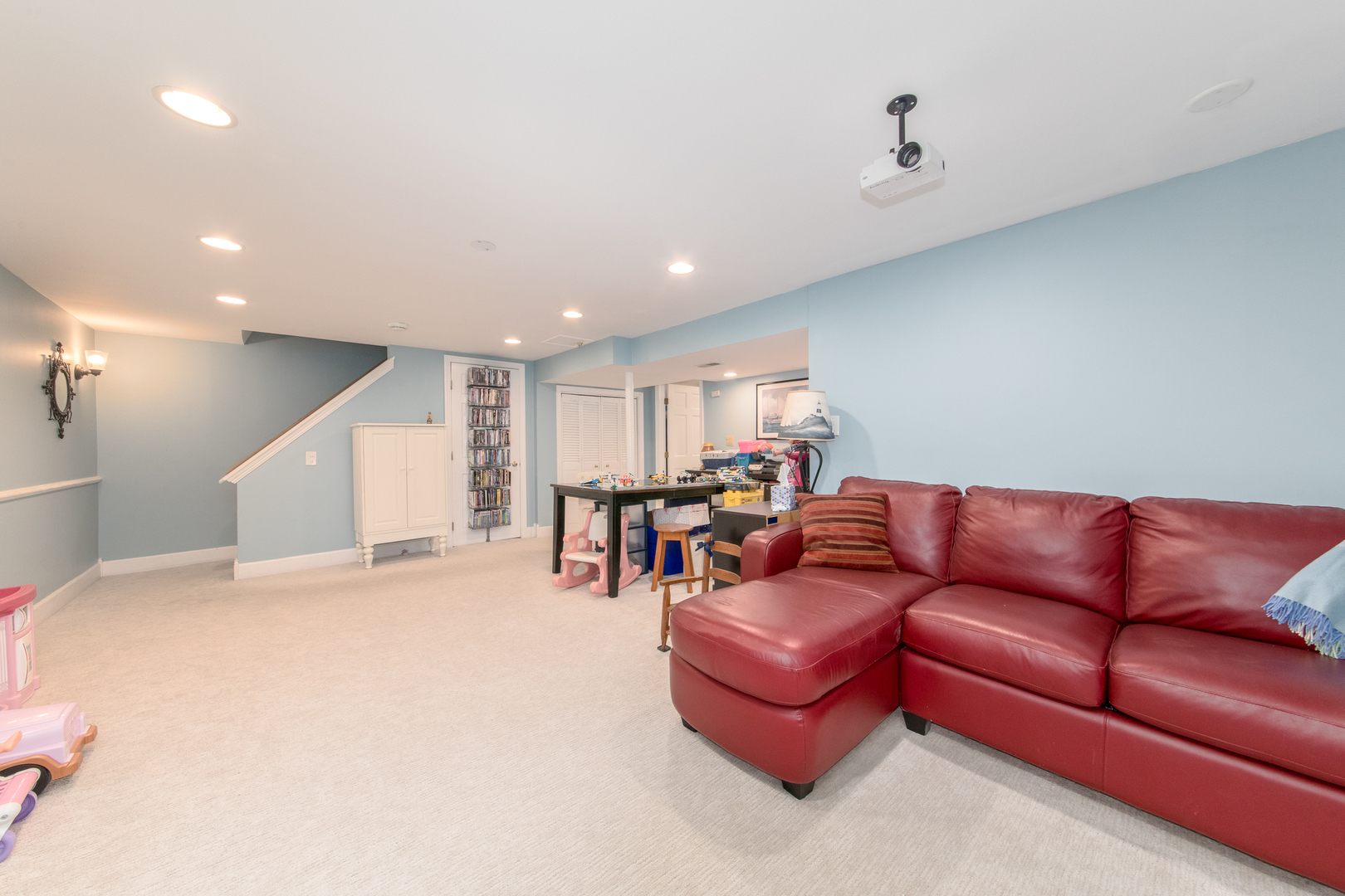 2005 Cayuga Lane Mount Prospect, IL 60056 - Photo 20 of 28 a living room with furniture and kitchen view