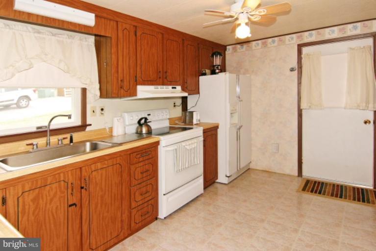 4815 Buffalo Road Mount Airy, MD 21771 - Photo 10 of 19 a kitchen with stainless steel appliances a refrigerator sink and white cabinets