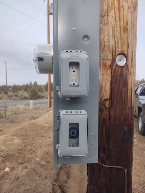 3496 Southeast Yuma Road Prineville, OR 97754 - Photo 4 of 15 LISTING - Close up Power Pole