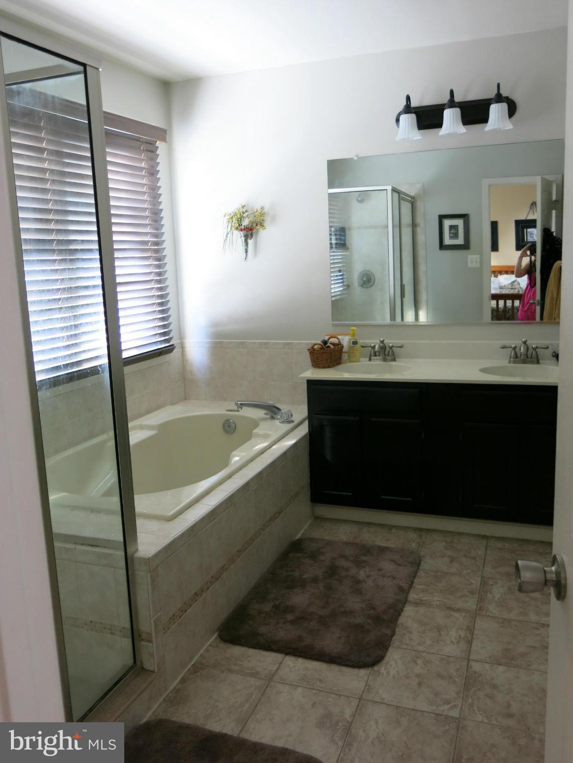 211 Little Quarry Road Gaithersburg, MD 20878 - Photo 12 of 24 Bath (Master)