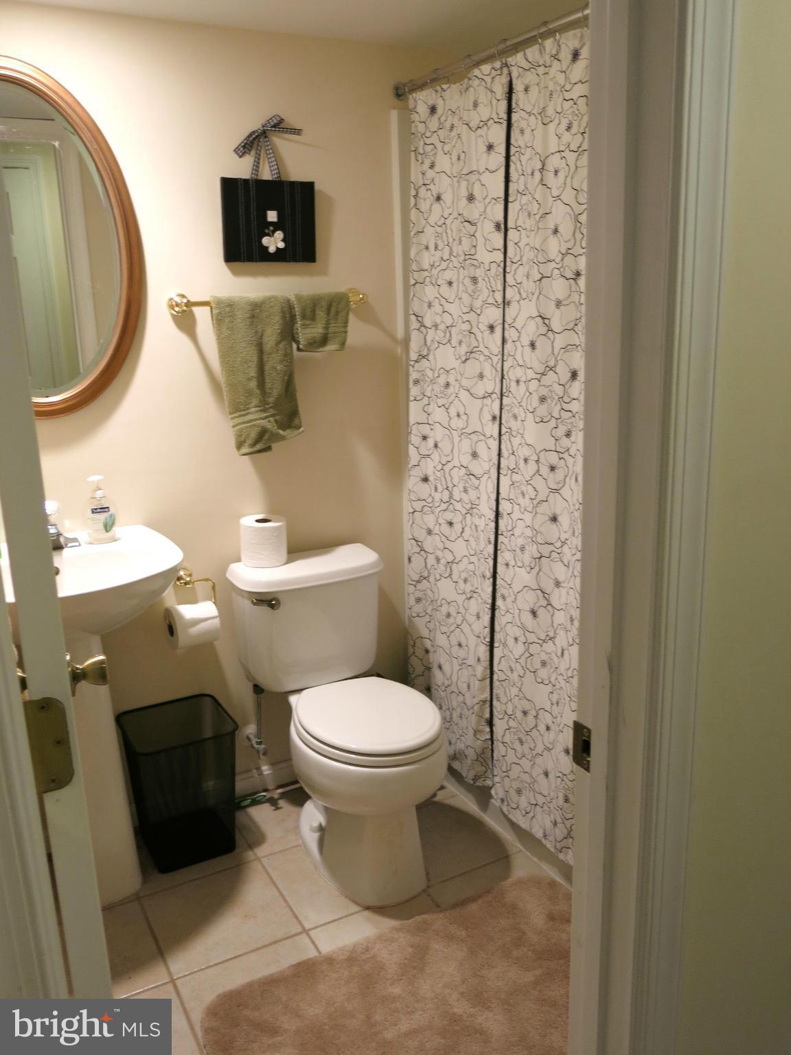 211 Little Quarry Road Gaithersburg, MD 20878 - Photo 14 of 24 Bath
