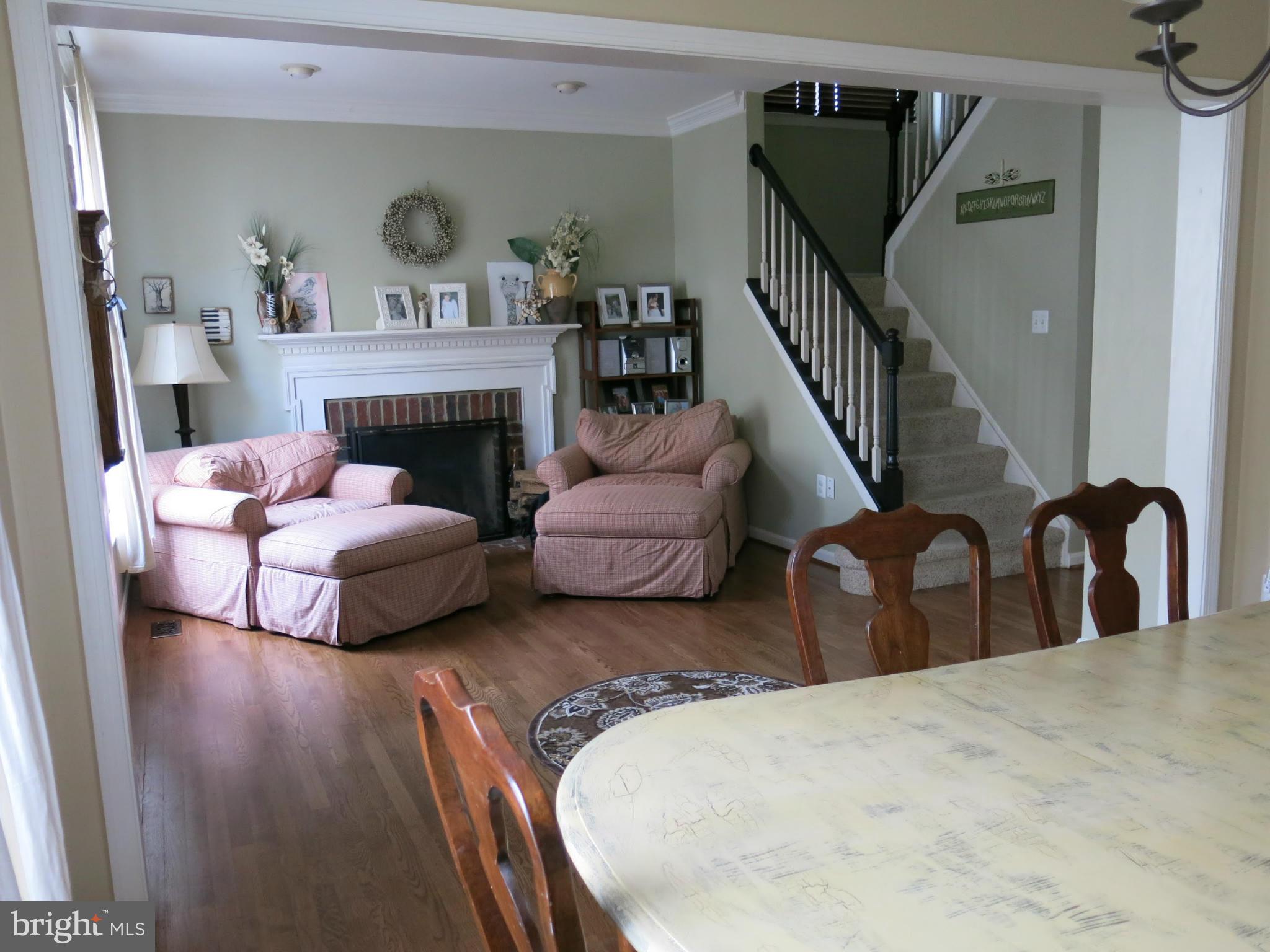 211 Little Quarry Road Gaithersburg, MD 20878 - Photo 7 of 24 Living Room