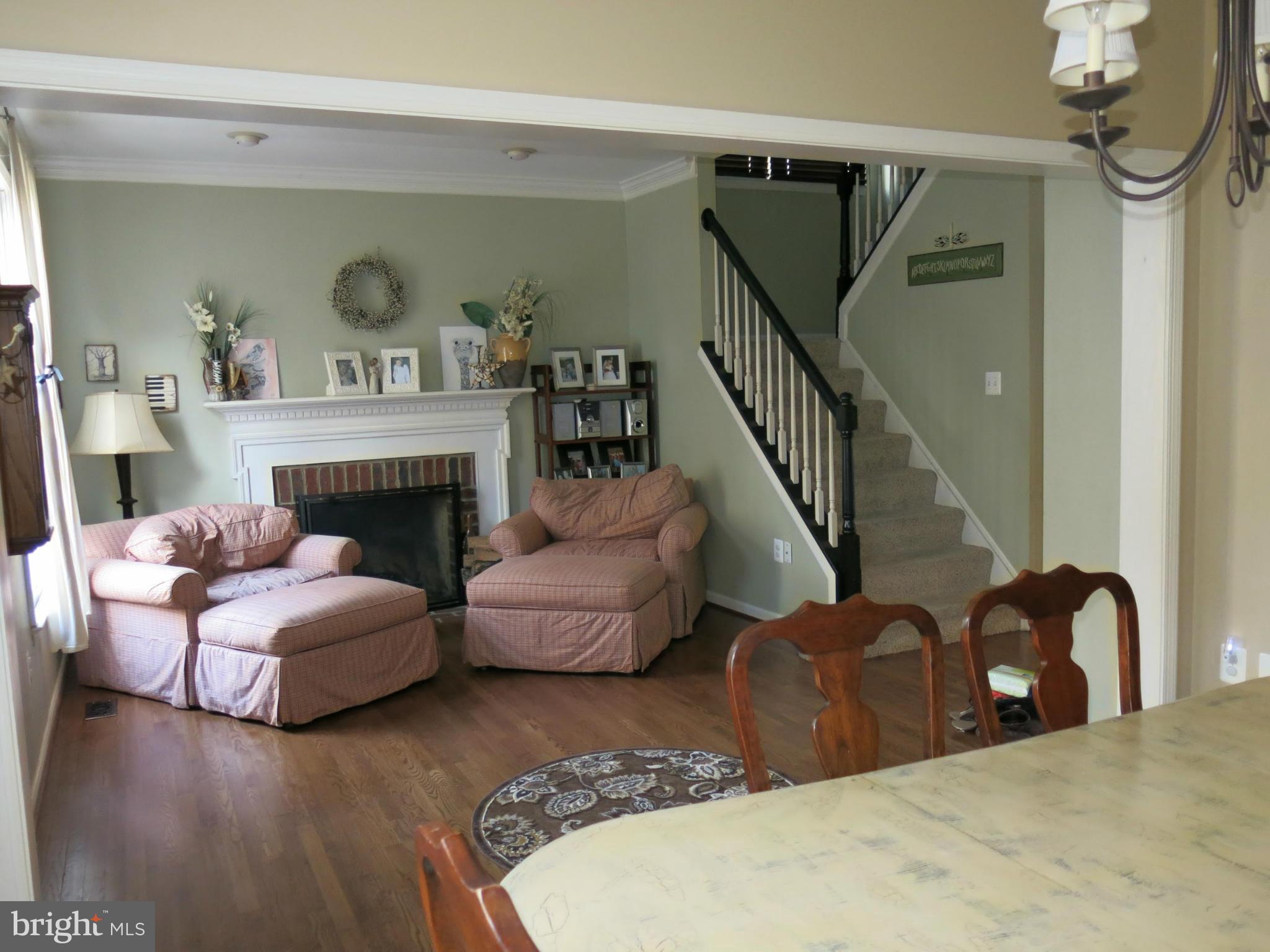 211 Little Quarry Road Gaithersburg, MD 20878 - Photo 8 of 24 Living Room