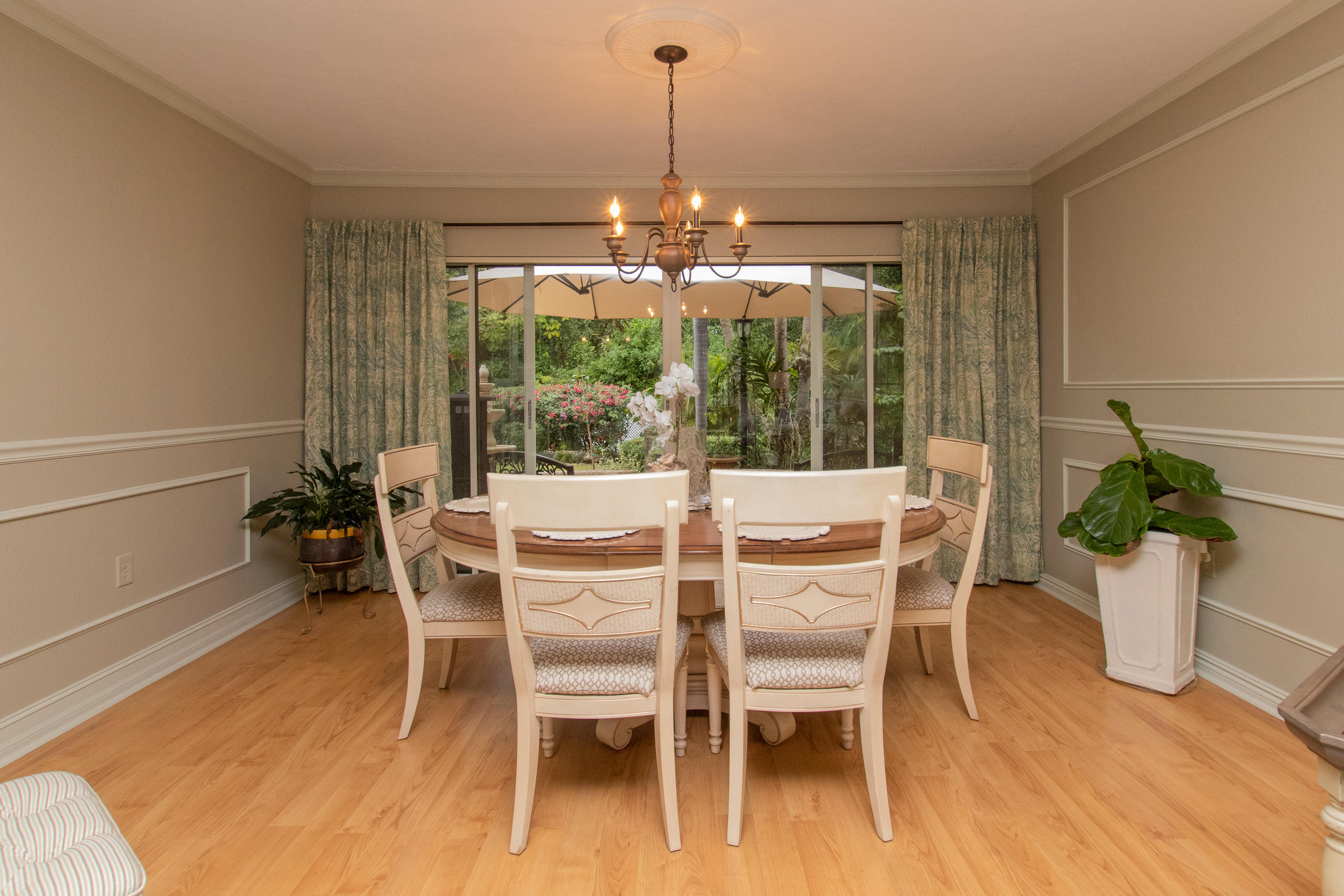 87200 Overseas Highway, Unit E8 Islamorada, FL 33036 - Photo 12 of 64 Dining Room with a View
