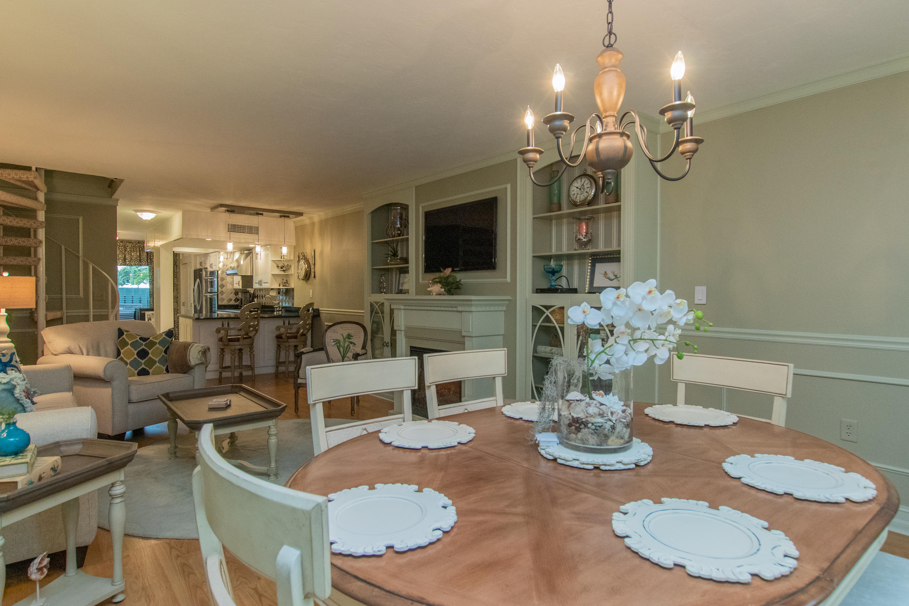 87200 Overseas Highway, Unit E8 Islamorada, FL 33036 - Photo 14 of 64 Living Dining Area