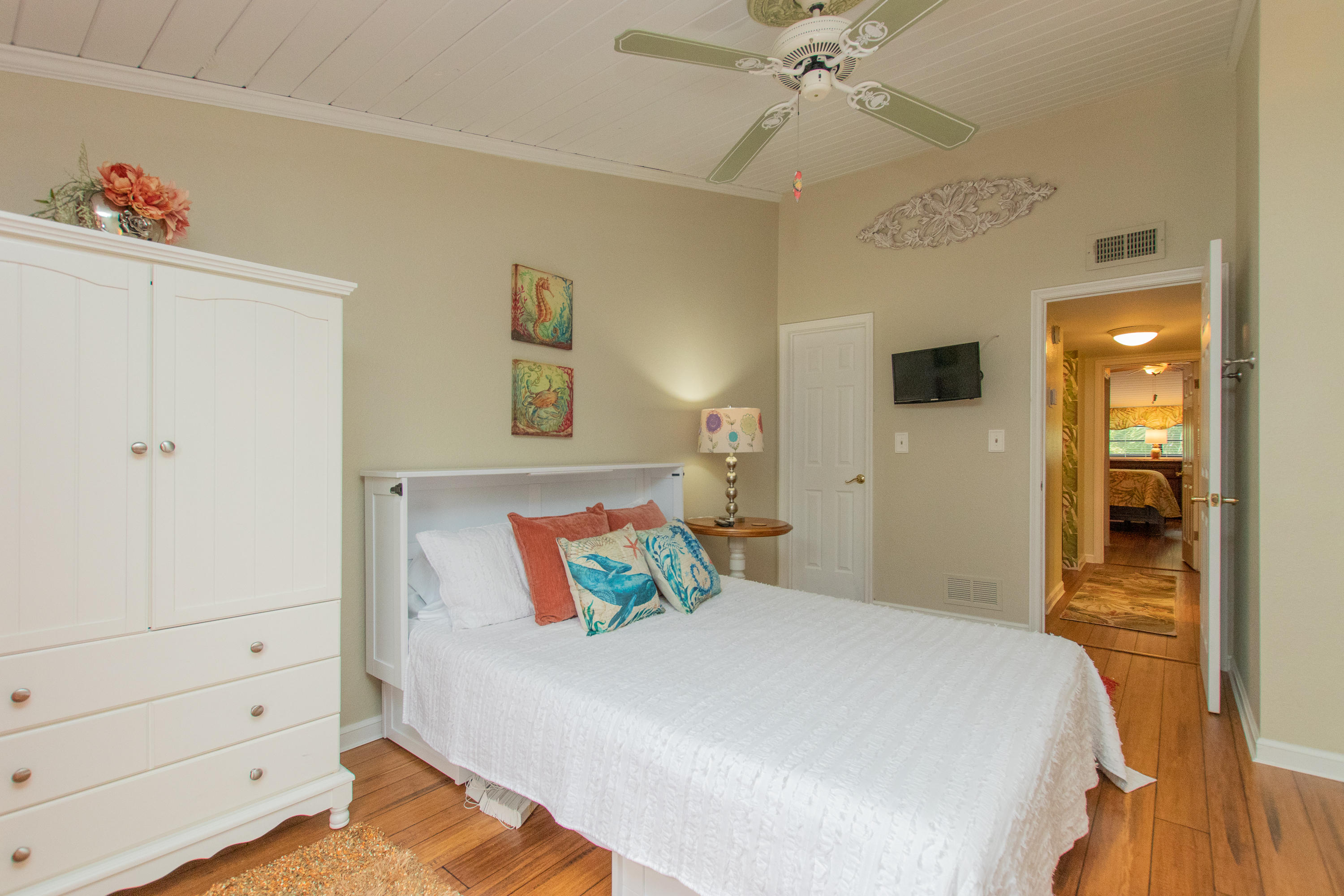 87200 Overseas Highway, Unit E8 Islamorada, FL 33036 - Photo 30 of 64 Guest Room