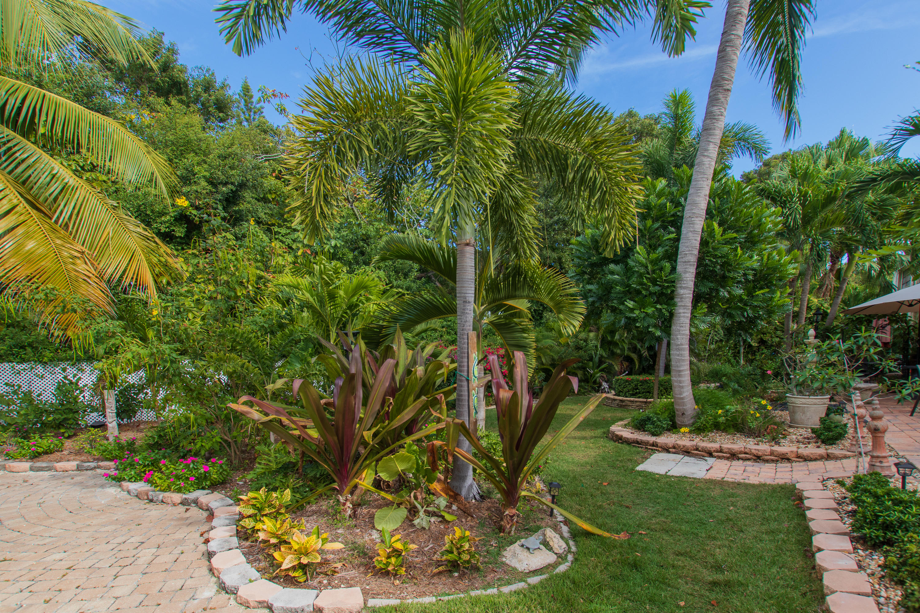 87200 Overseas Highway, Unit E8 Islamorada, FL 33036 - Photo 34 of 64 Nicely Landscaped Complex